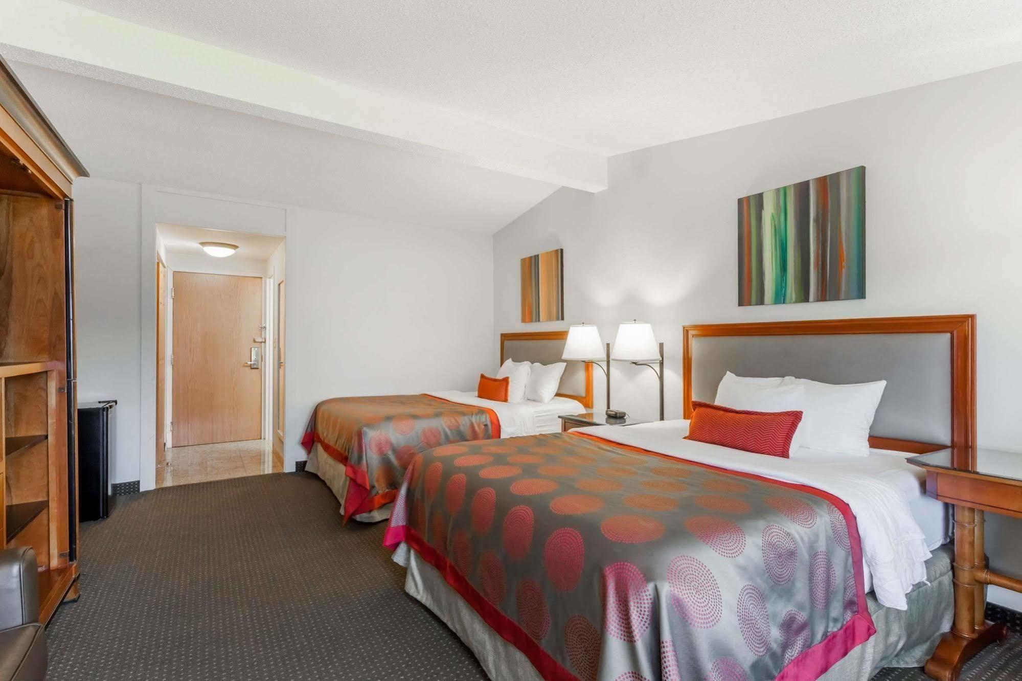 Ramada By Wyndham Rock Hill At Sullivan Center Exterior photo