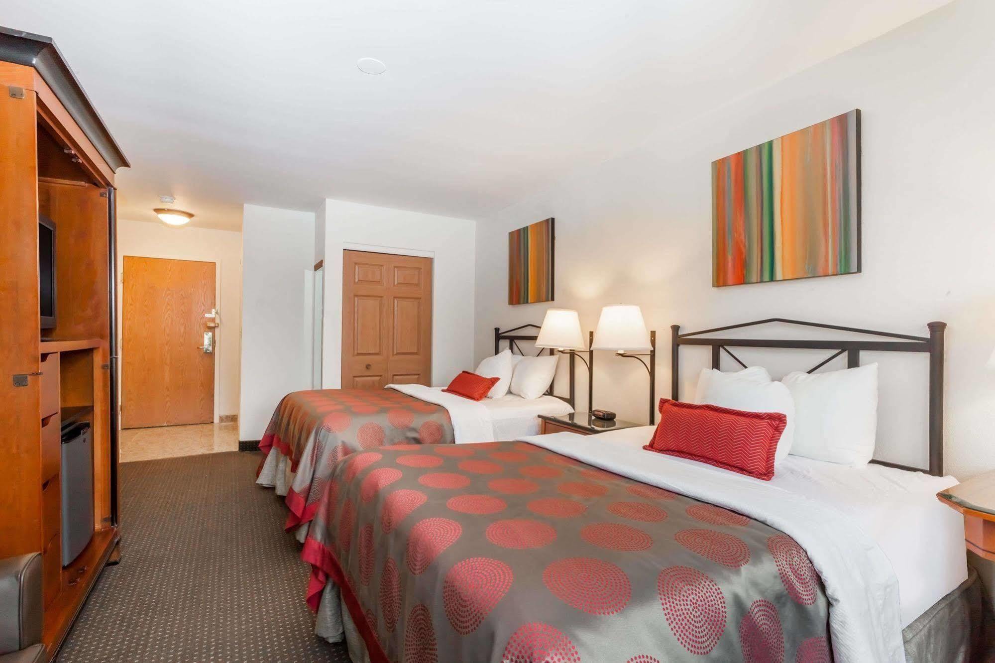 Ramada By Wyndham Rock Hill At Sullivan Center Exterior photo